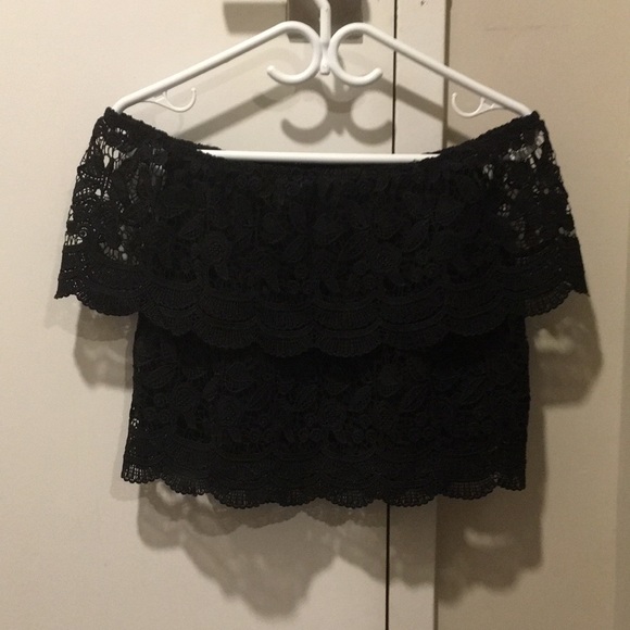 Glamorous Off-Shoulder Lace Crop Top - Picture 1 of 7